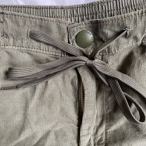 American Eagle Olive Green Corduroy Short Size S